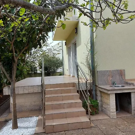 Neda Apartament *
